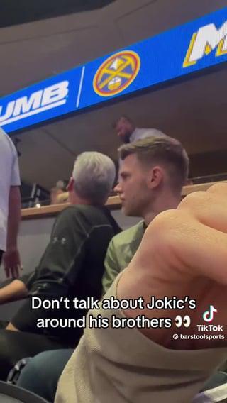 开云APP-约基奇哥哥看台&amp;quot;护弟&amp;quot;：3次前科在身，掘金专门给他开了个包厢